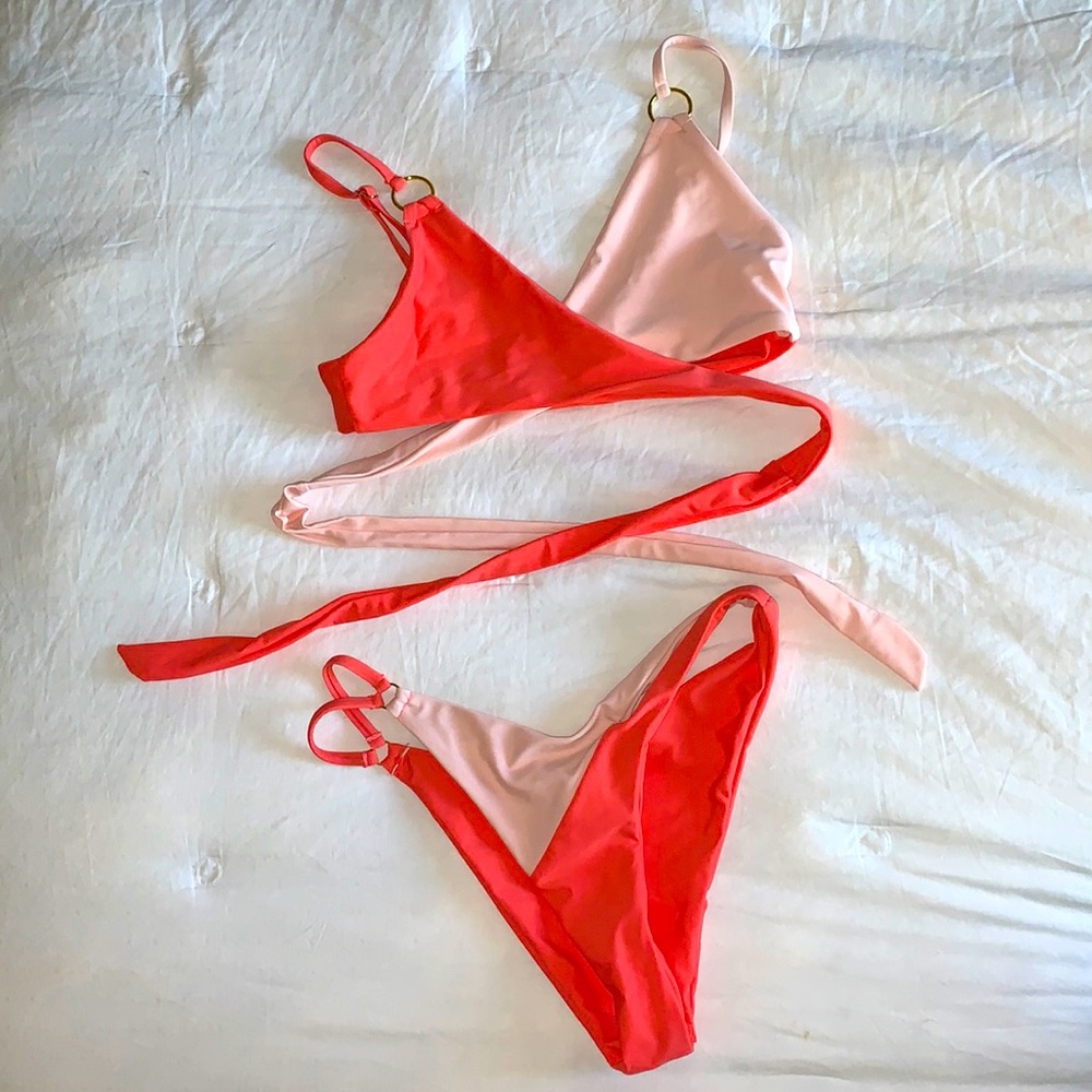 SHEIN Criss Cross/Tie Around Design w/ Gold Accent BIKINI (SMALL Worn ONCE)